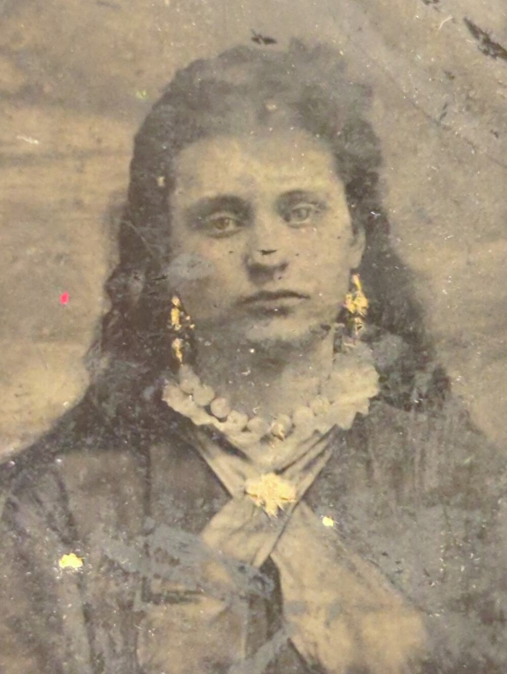 Vintage Tintype Portrait Photograph in Octagonal Plate Woman